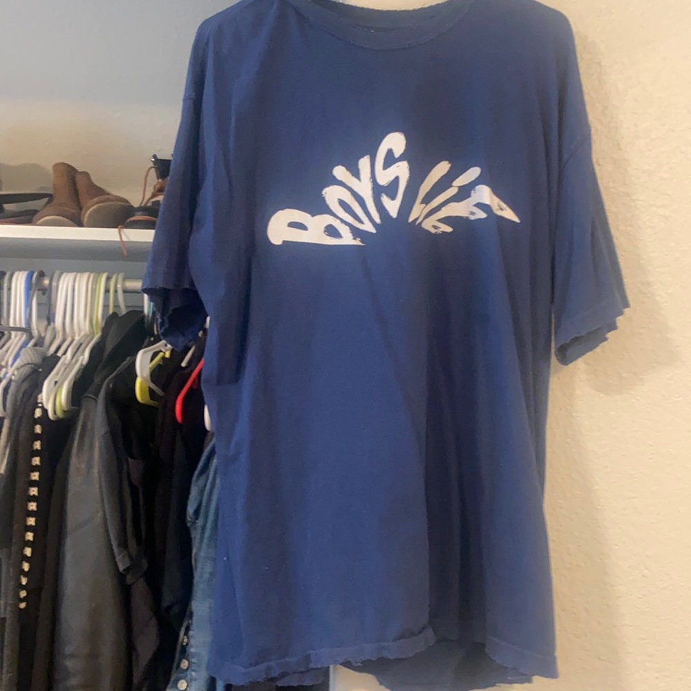 Boys lie oversized T